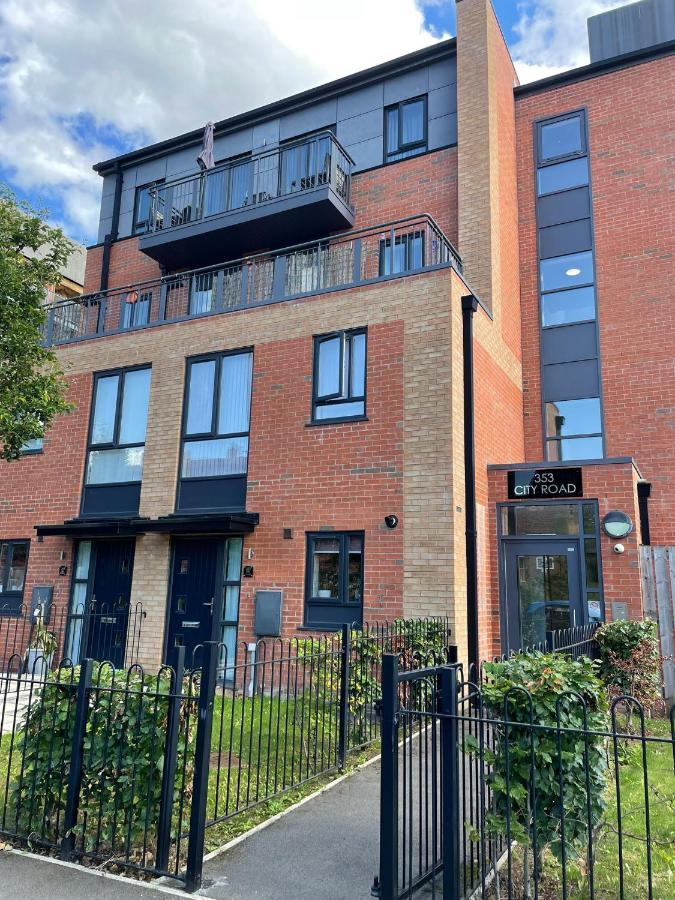 Luxury 2-Bedroom Service Apartment With Balcony Manchester Exterior foto