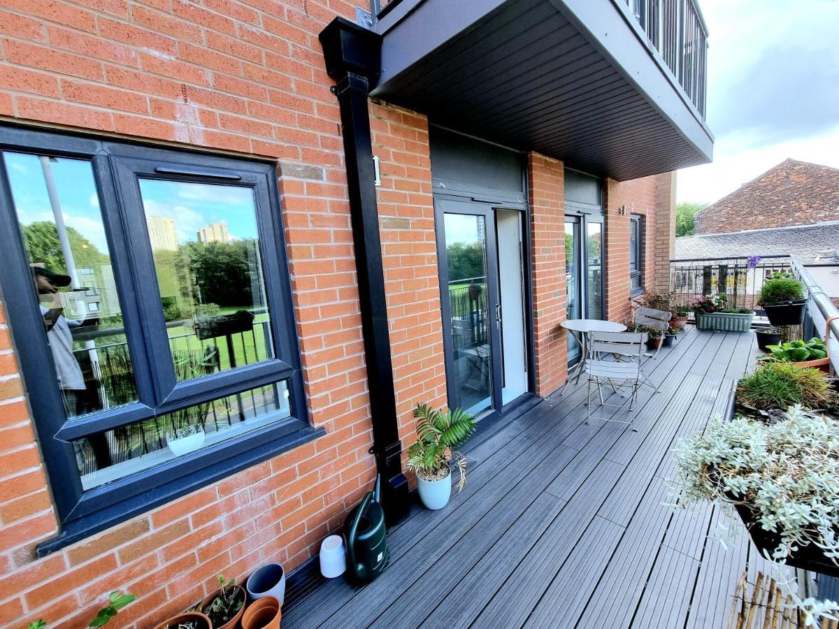 Luxury 2-Bedroom Service Apartment With Balcony Manchester Exterior foto